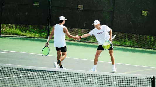 Juan Diego Rojas Mora and Leon Harder high five after point