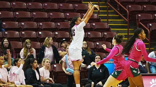 Tyja Beans shoots three pointer