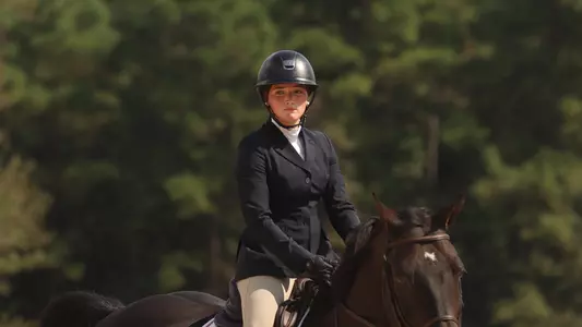 IHSA student athlete competing on a horse.