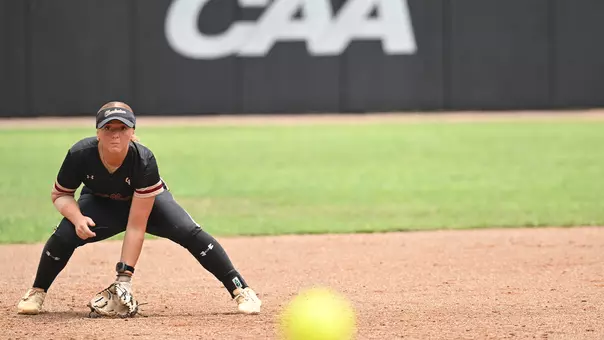 Julia Sitterding playing third base