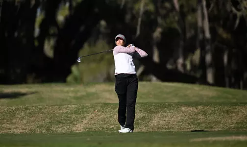 Emilia von Glahn swings the club