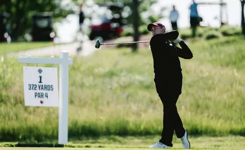 Carys Fennessy swings at the teebox