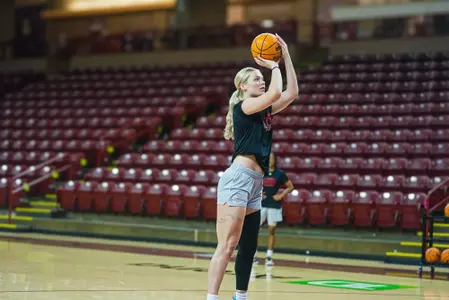 Isla Juffermans shoots free throw