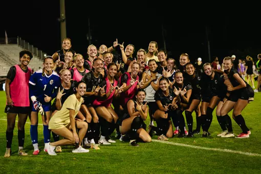 Women's Soccer Full Team W