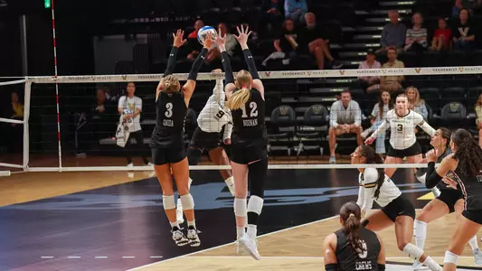 Julia Gnida and Caroline Noonan blocking a ball at Vanderbilt.