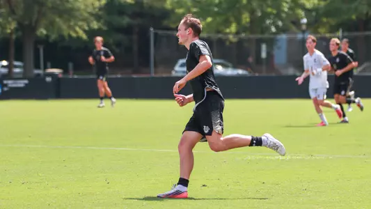 Stian Bendvold running in the midfield.