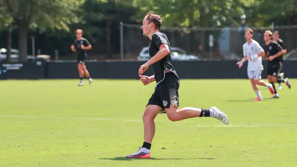 Stian Bendvold running in the midfield.