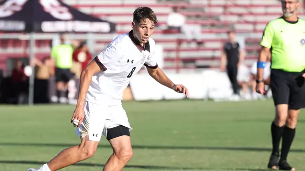 Arnau Olle running on the pitch.