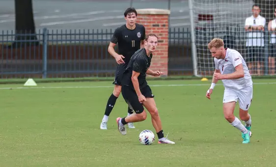 Stian Bendvold dribbles the ball