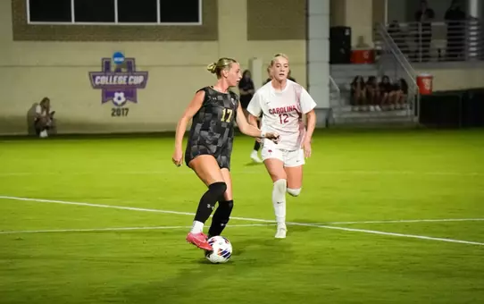 Kassy Uzelman dribbling the ball