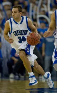 Men's Basketball Tops UNI For Third Straight Road Win, 68-59