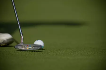 golf ball putt