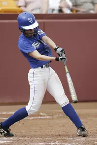 Softball Cruises to Doubleheader Sweep of UMKC