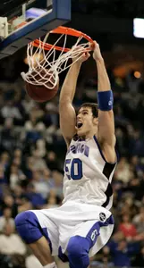 Men's Basketball Outlasts Bears, 50-49