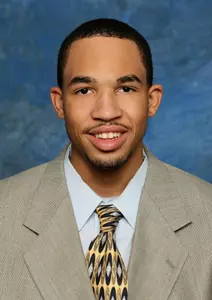 Stinnett Fuels Comeback As Men's Basketball Tops DePaul, 74-62