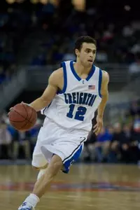 Men's Basketball Trumps Purple Aces, 77-59