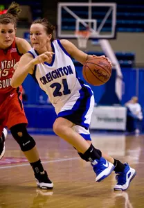 Women's Basketball Runs Past Rams 67-56