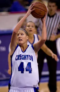 Women's Basketball Hosts Drake Friday at Qwest Center