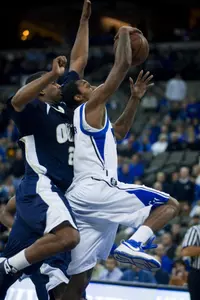 Men's Hoops Wins Eighth Straight, Tops Shockers in MVC Opener