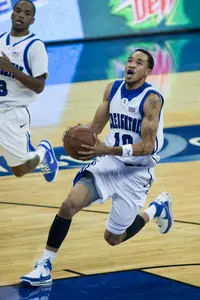 Men's Basketball Drives Past Jaguars, 71-60
