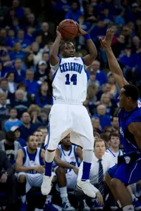 Streaks Continue As Men's Basketball Tops Braves, 79-65