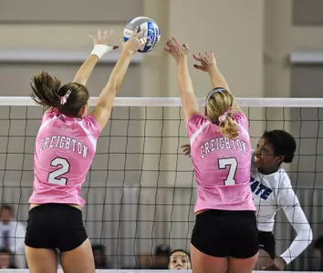 Volleyball Tops Sycamores on Breast Cancer Awareness Night