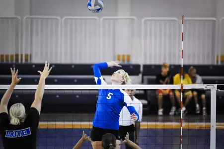 Volleyball Sweeps Drake, Moves Into Fourth Place