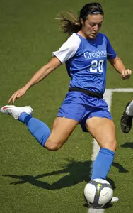 Neumann's Goal Lifts Women's Soccer Past Evansville in MVC Quarterfinals, 1-0