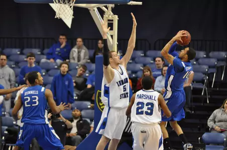 Men's Basketball Rings In New Year With Loss at ISU, 70-64