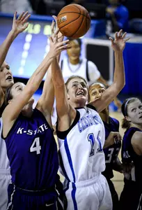 Bluejays Fight Past Bulldogs, 65-62, in Women's Basketball