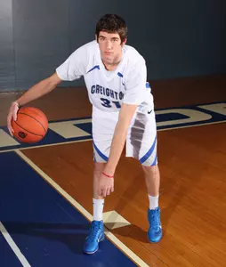 Men's Basketball Topples Giants, 94-82