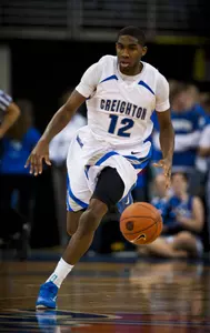 Men's Basketball Shoots Down Owls, 75-57