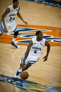 Men's Basketball Moves Into Fourth With Win Over Aces
