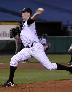 Picket Fence Leads Baseball Past Minnesota, 6-4