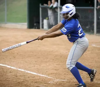 Softball Knocks Off Western Illinois 1-0