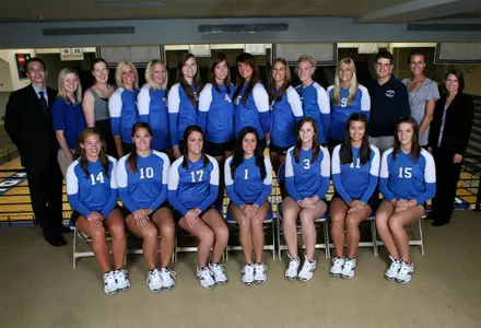 2010 Creighton Volleyball Team Photo With Coaches