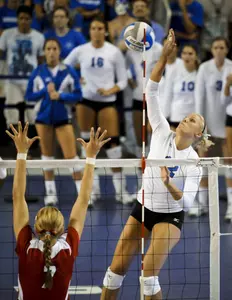 Volleyball Loses Close Battle at #14 Northern Iowa