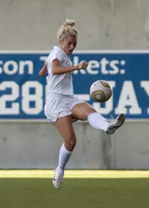 Women's Soccer Wins Fourth in a Row, Defeating Fullerton