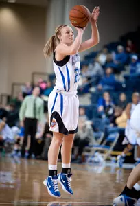 Women's Basketball Wins 66-50 at Wyoming