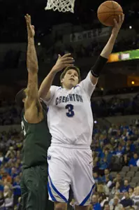 Men's Basketball Routs Chicago State, 95-61