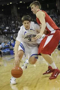 Men's Basketball Routs Redbirds, 75-59