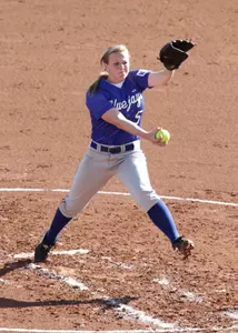 Softball Comes From Behind to Win 4-3 at Missouri State