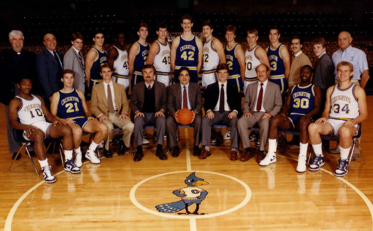 1986-87 men's basketball team photo