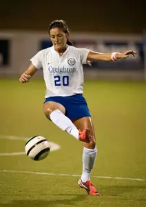 Neumann Scores Twice to Lead Women's Soccer Past Evansville 2-1