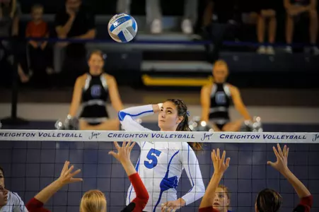 Volleyball Seeks Outright Title in Trip to WSU, MSU
