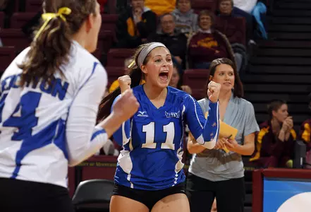 Volleyball Wins 17th Straight With Sweep of Marquette in NCAA Opener