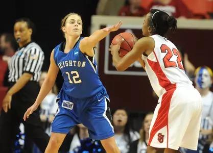 Women's Basketball Clipped at Buzzer by St. Johns, 69-67