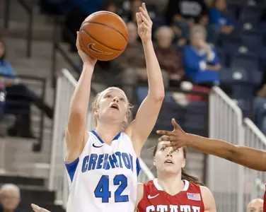 Sarah Nelson Delivers 23 in 53-49 Win at South Dakota