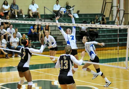 Volleyball Wins Fourth Straight Season Opener, 3-1 Over UCF