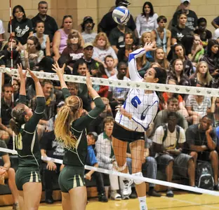 Volleyball Tops Bradley in Four; Remains Atop MVC